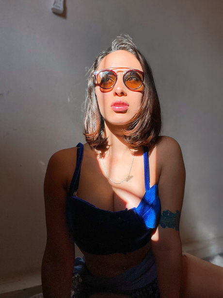 Ailu Riveros sex model photo