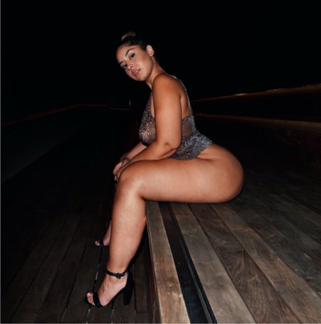 Niloo pretty star pics