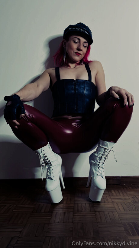 Nikky Divine model sex img