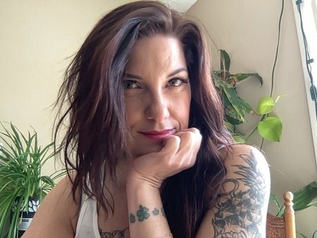 Heidi sSexysammies model exclusive pics