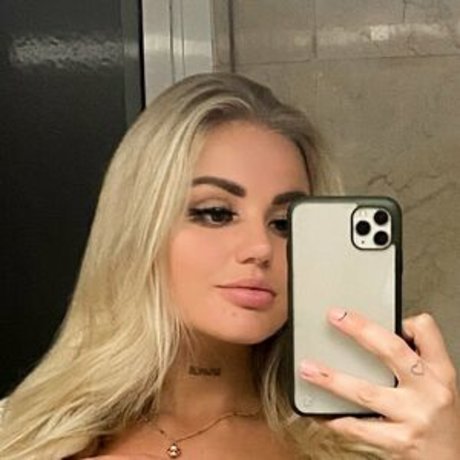 Juliamarkhams sexy pornstar pictures