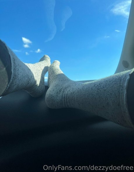 dezzydoefree free actress photo