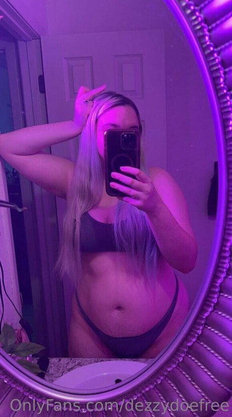 dezzydoefree star nude archive