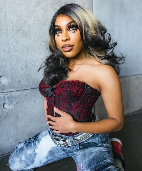 Kiera Please model adult photo