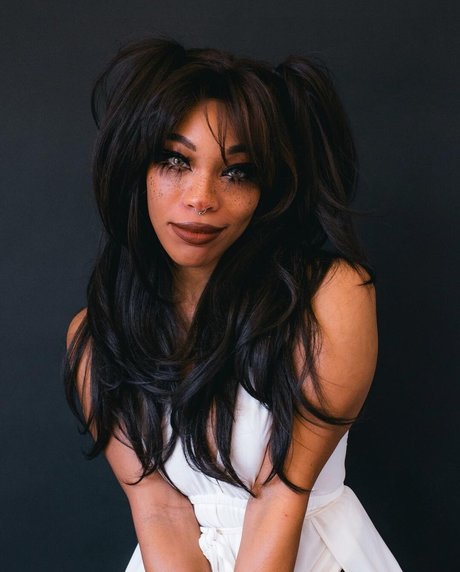 Kiera Please model erotic galleries