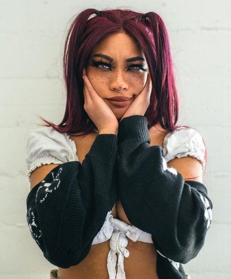 Kiera Please pornstar pretty img