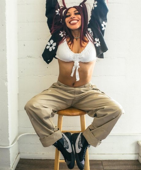 Kiera Please sexy model galleries