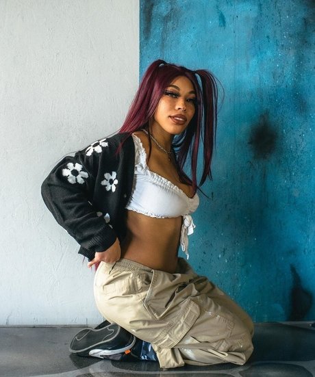 Kiera Please pornstar pretty photo