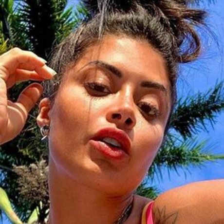Aline Riscado hot actress picture