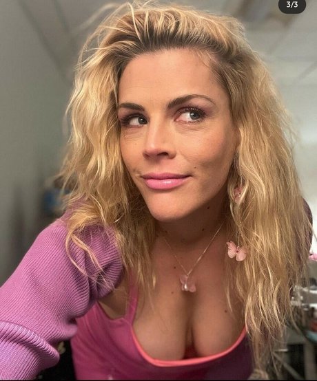 Busy Phillips star naked images