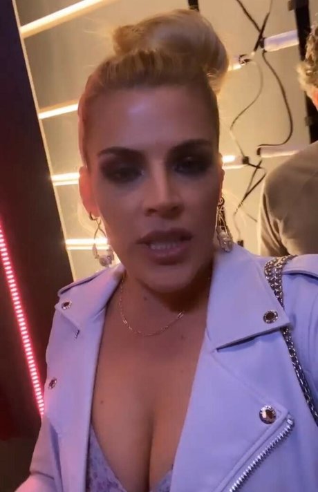 Busy Phillips perfect model picture