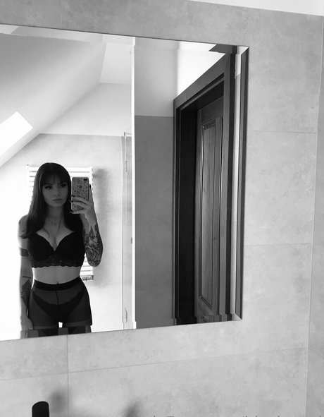 blackyusti pretty model galleries