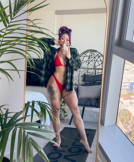 Cynthia Leu star sex photo