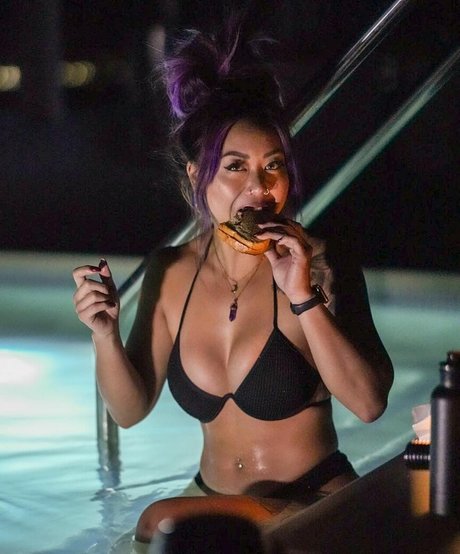 Cynthia Leu top star images