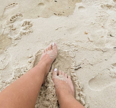 Amanda Beatriz free actress archive