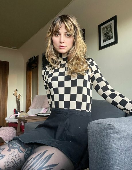 thewickedwren naked star images