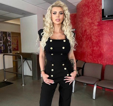 Lela Ceterova pornstar hot image