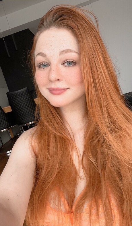 Sonia Red Fox top star gallery