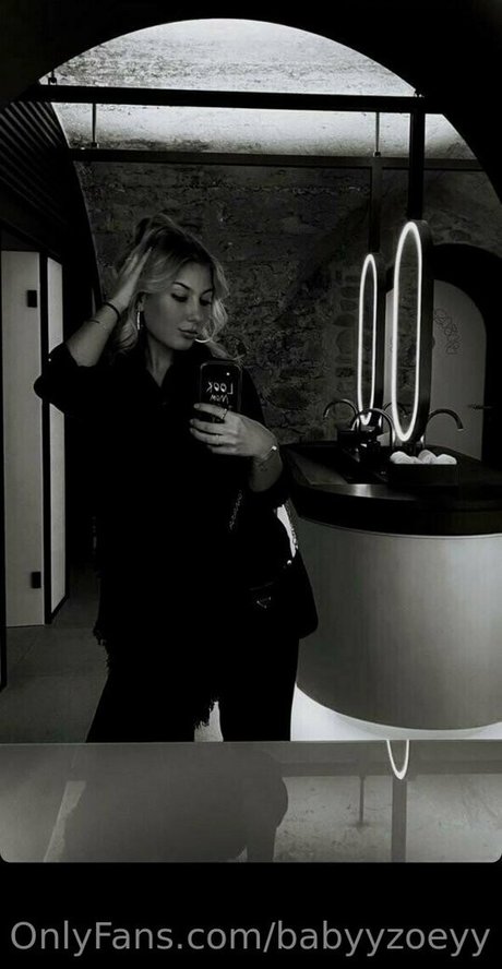 babyyzoeyy beautiful pornstar photo