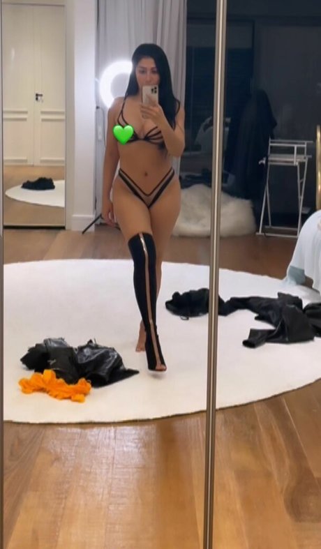 Simone E Simaria star sexy img