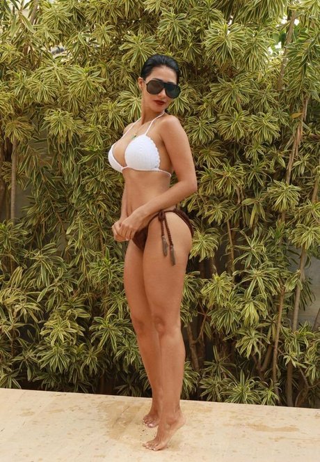 Simone E Simaria sex model gallery