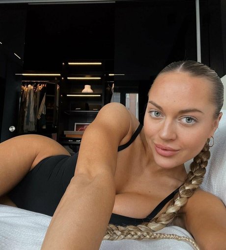 Erna Husko sexy star photos