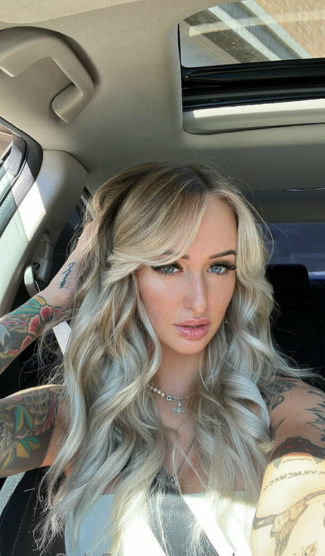 babyyessie sex model pic