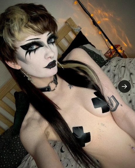 Pikupoyo star erotic photo