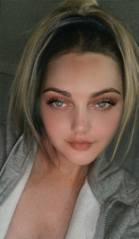 slimthicash model pretty photo