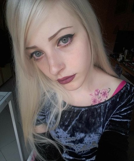 Agnese Innocente naked actress picture