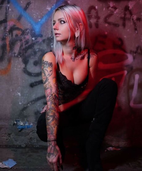 Pandacorno model porn picture