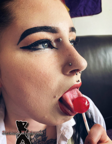 sxatansmistressfree erotic actress photo