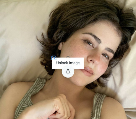 HeyKipp naked model photo