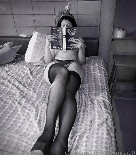 Art3misa00 erotic star photo