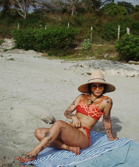 Martina La Peligrosa nice star galleries