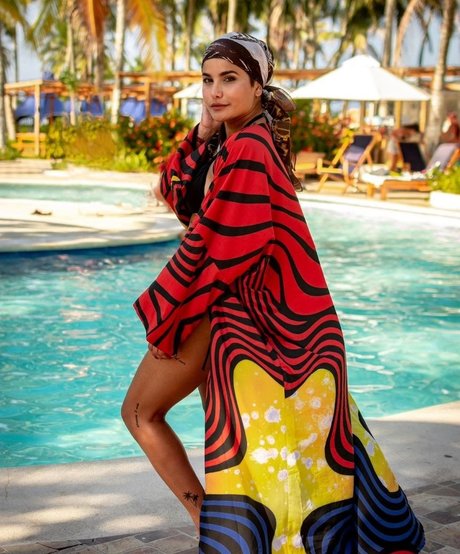 Martina La Peligrosa model art galleries