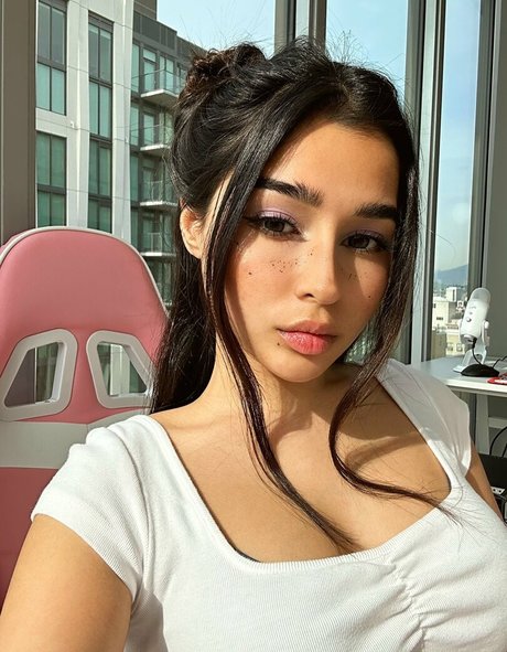 Rachel Raiychu star sexy pic