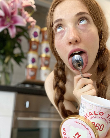 redbuns nice actress img