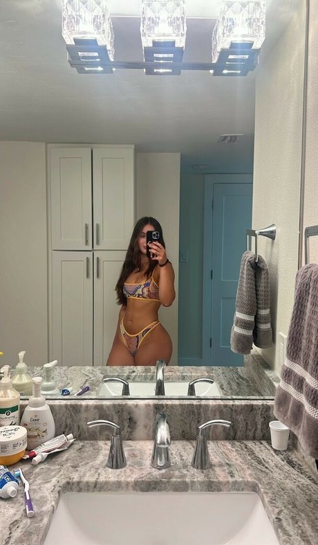 Makayla Mcquoid hd model photos