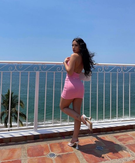 Melissa Estrella star sexy pic