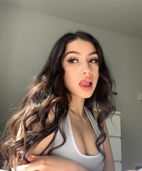 Melissa Estrella porn model gallery