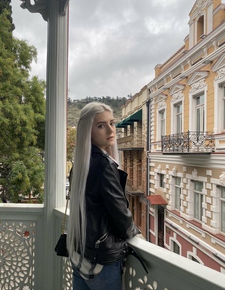 EvaElfie porn star pics