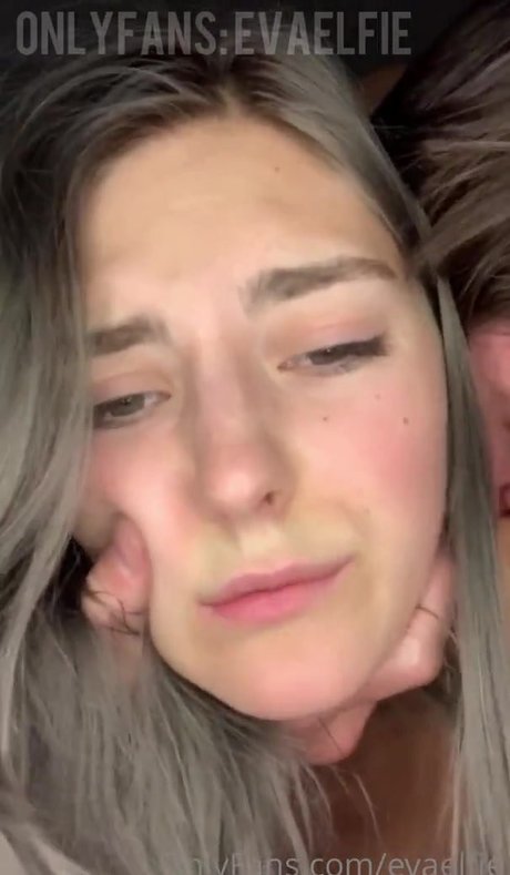 EvaElfie hot pornstar photo