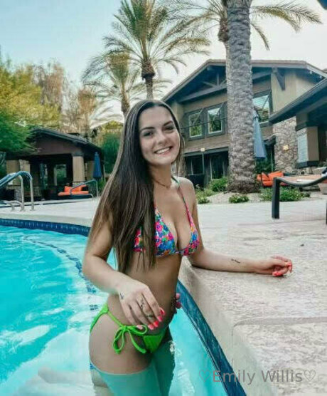 emilywillis18 nude star photo