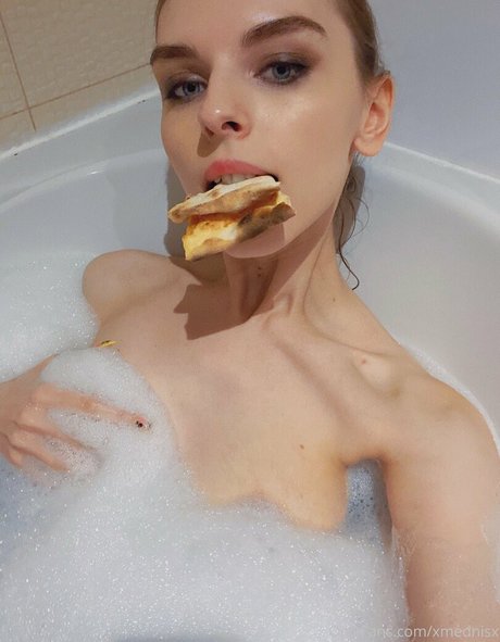 xmednisx naked model picture