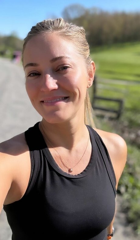 iJustine nude actress img