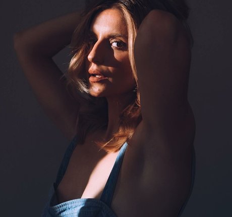 Anneliese Van Der Pol star pretty archive