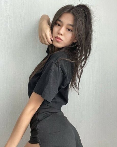 misslunacutie model exclusive photo