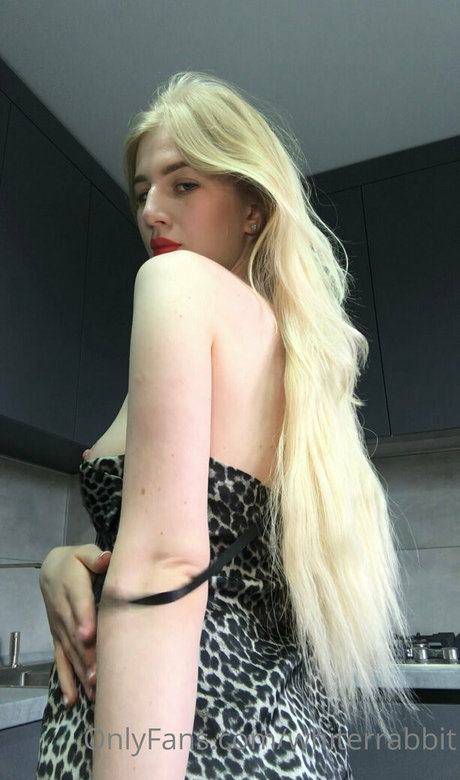 whiterrabbit model erotic photos