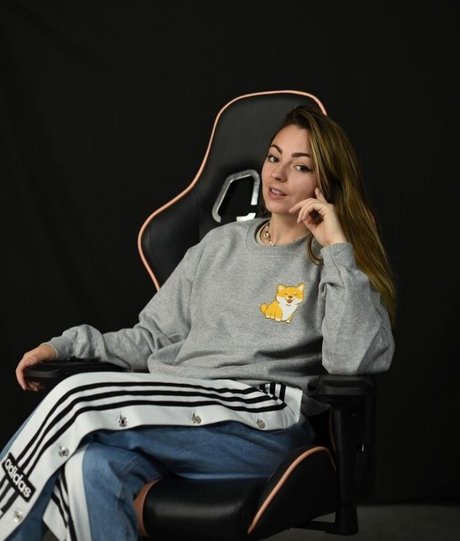 Roxane ASMR high quality pornstar img